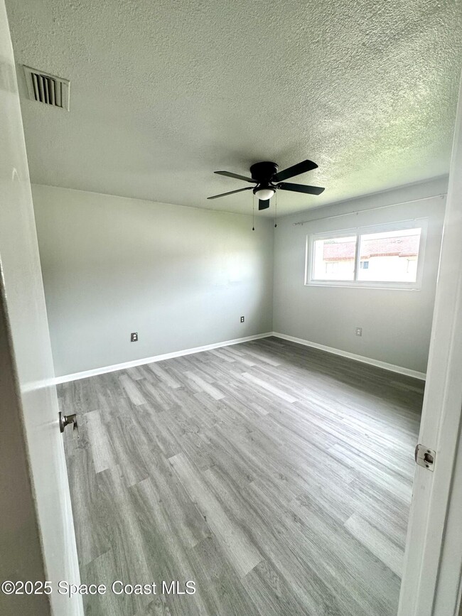 Building Photo - 624 Ridge Club Dr