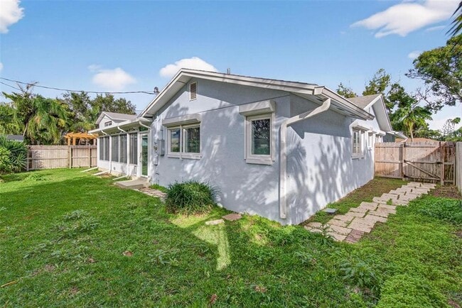 Building Photo - 5630 Venetian Blvd NE