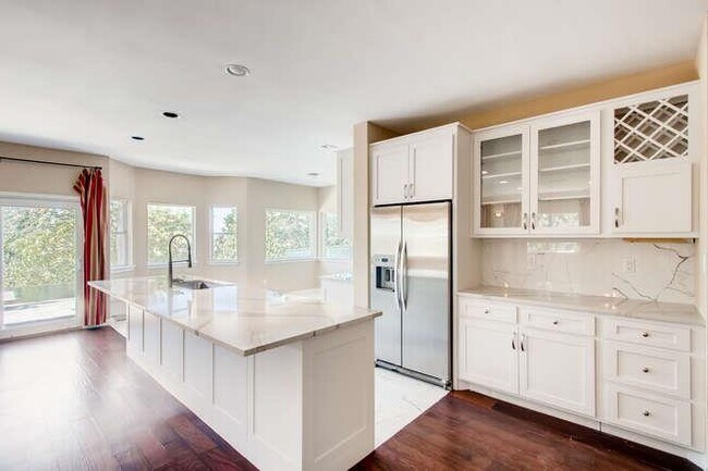 Building Photo - 400 Canyon Rim Dr