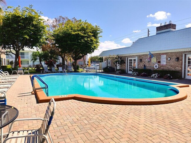 Building Photo - 412 S Cypress Rd