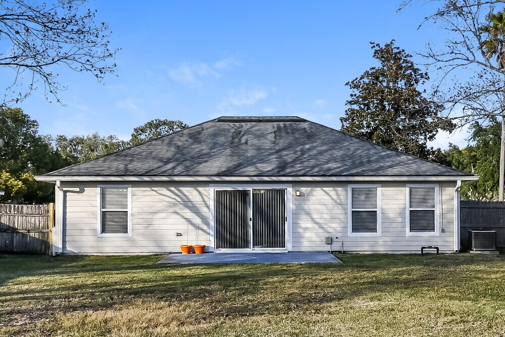 Building Photo - 337 Island View Cir