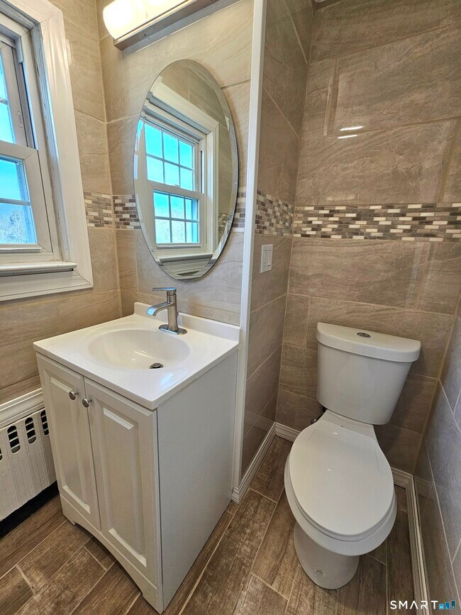 Building Photo - 2071 Middletown Ave