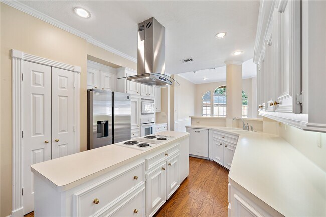 Building Photo - 13811 Muirfield Village Dr
