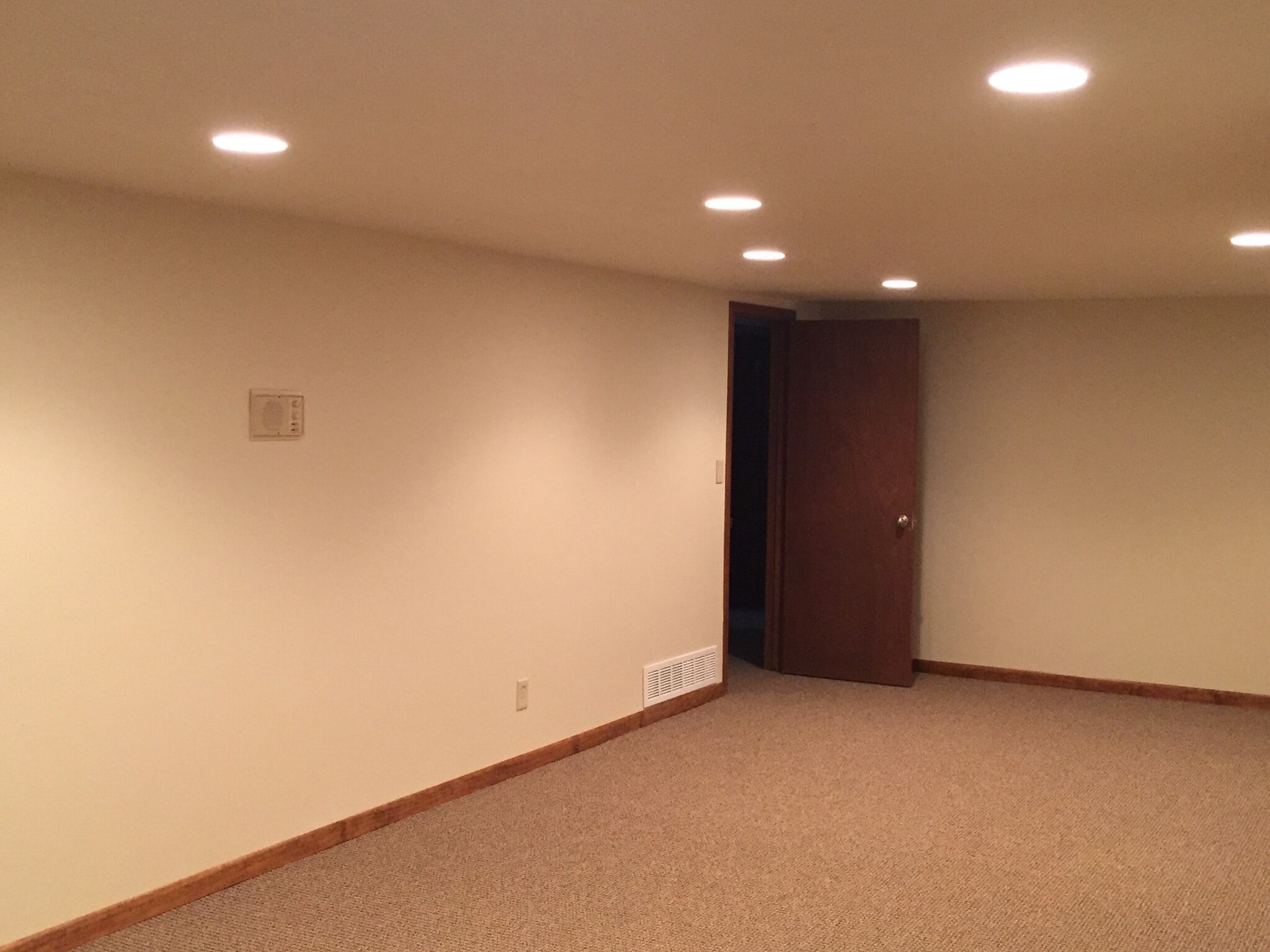 Downstairs Rec Room - 25' x 12' - 521 6th Avenue Northeast