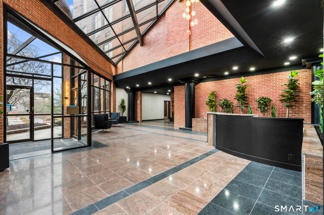 Building Photo - 480 Myrtle St