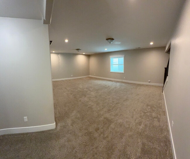 Building Photo - 387 Saddle Rock Ln