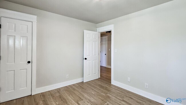 Building Photo - 4033 Lucerne Dr SE