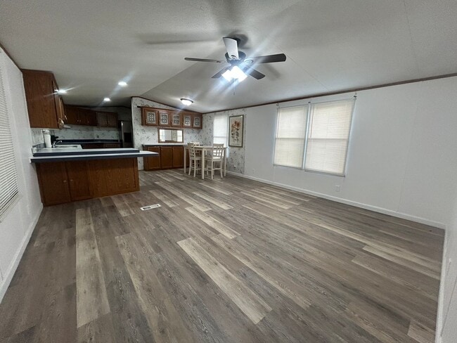 Building Photo - Charming 3 Bed, 2 Bath Home in Prairieville!