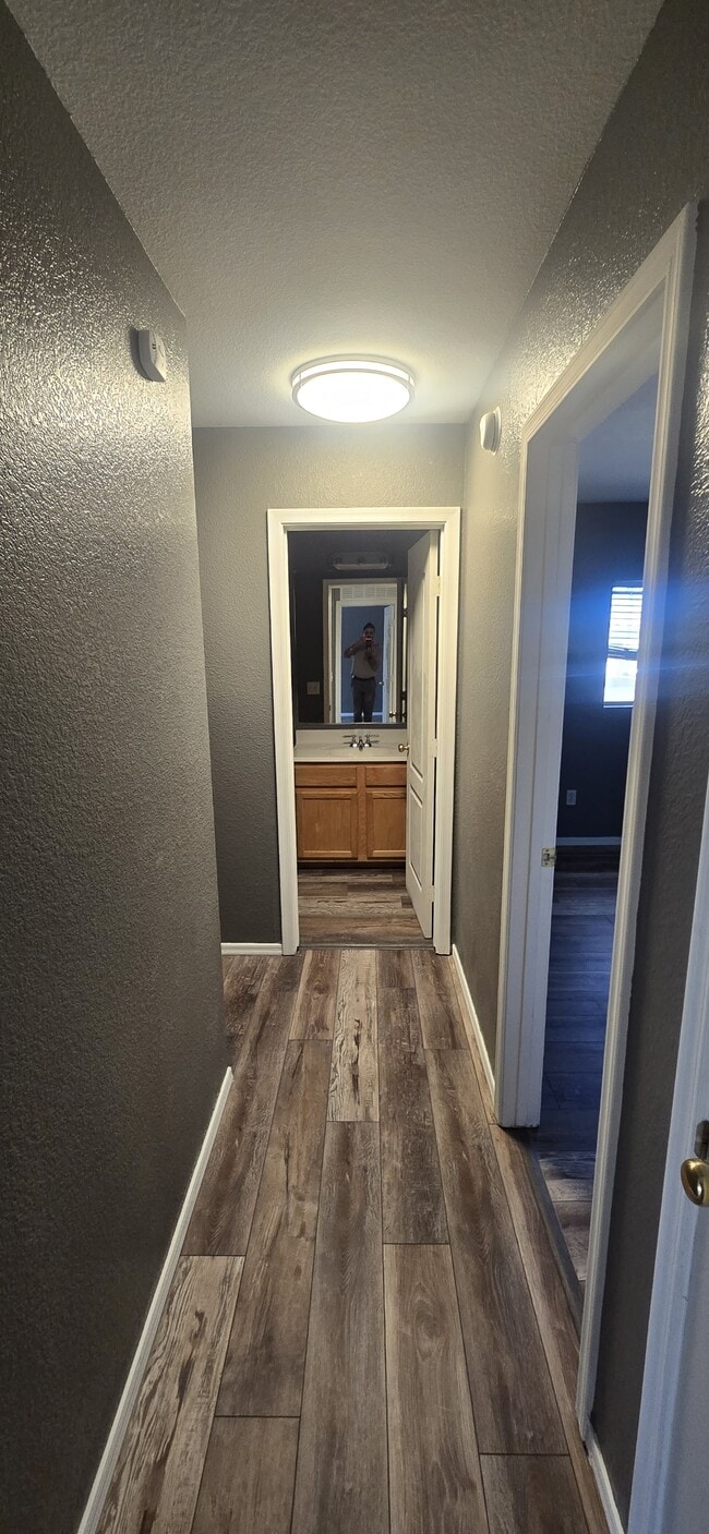 Building Photo - 3256 S Chaparral Rd