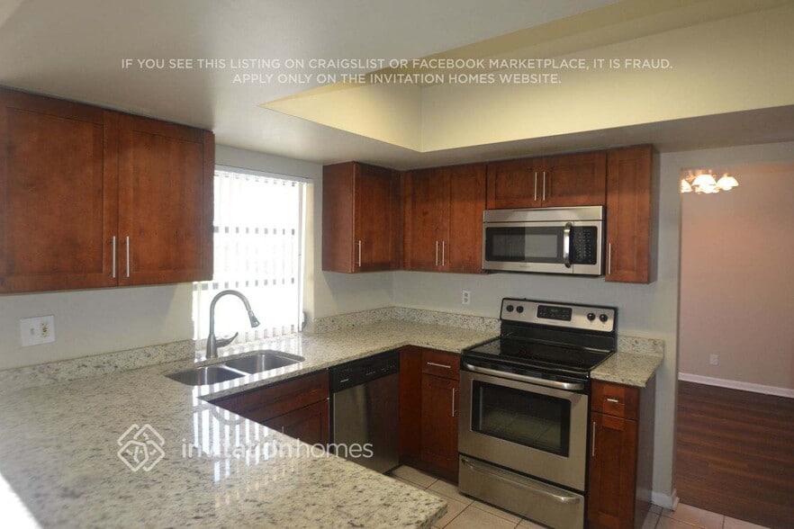 Building Photo - 1100 SW 70th Terrace