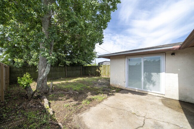 Building Photo - 1125 Bradley Cir