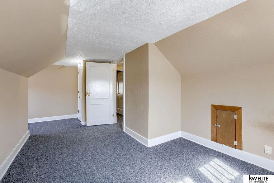 Building Photo - 4542 Franklin St