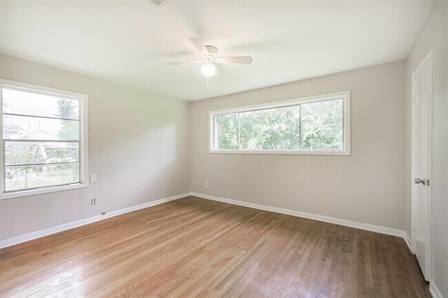 Building Photo - 1306 Glencrest Dr