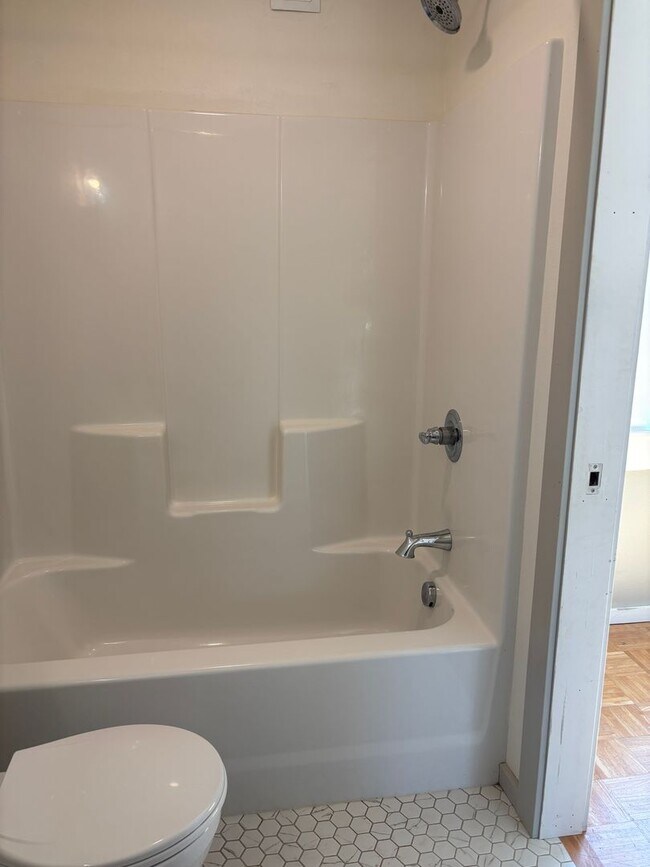 Building Photo - Cute Updated Home in Newberg