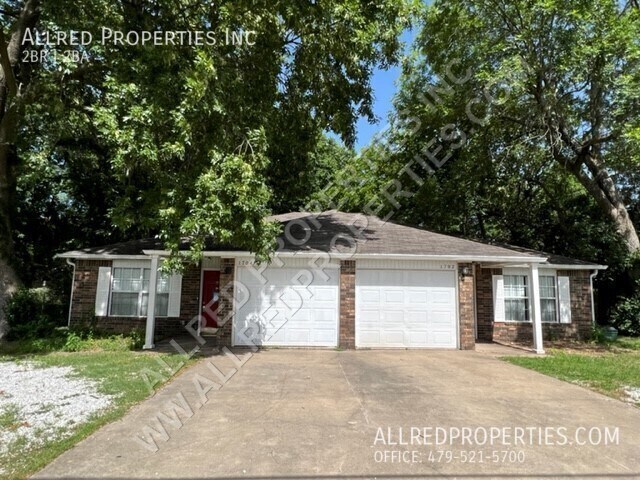 Building Photo - 1704 N Lewis Ave