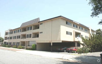 Building Photo - 1120 W Alhambra Rd