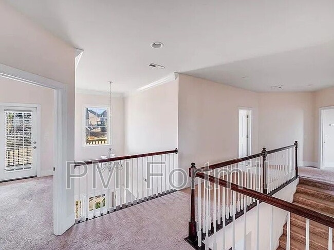 Building Photo - 521 Vine St