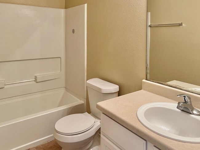 Building Photo - Lovely 2-story | 3-bedroom | 2.5-bath duplex | Cul-de-sac | Side yard | Great location!