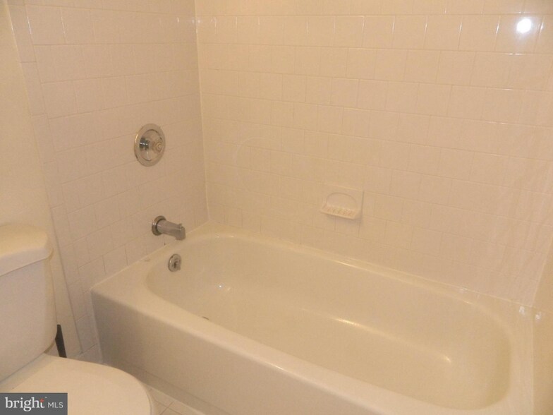 Building Photo - 17 Theo Ln