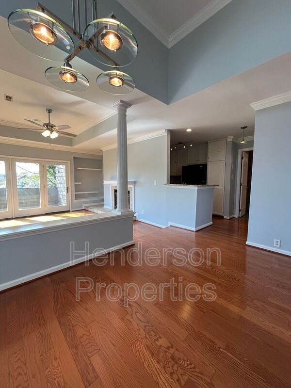 Building Photo - 1109 E Morehead St