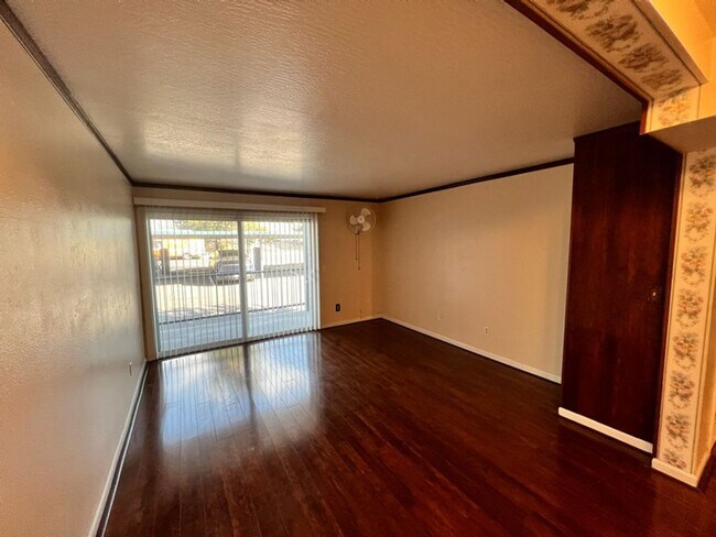 Building Photo - 2555 Clearacre Lane #25-1