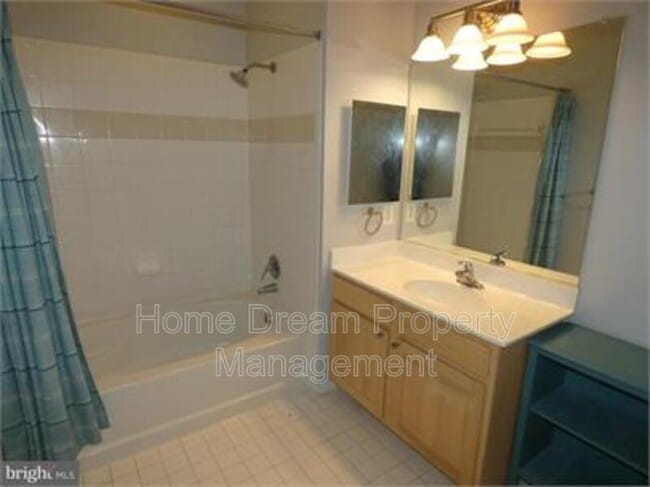 Building Photo - 2465 Army Navy Dr