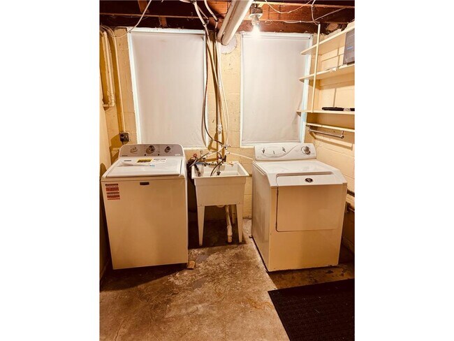 Building Photo - 115 E 58th St