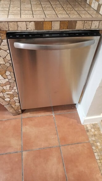 Building Photo - 5742 S Quincy Ave