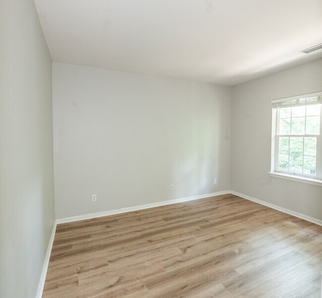 First floor bedroom - 2922 Duvalla Ave