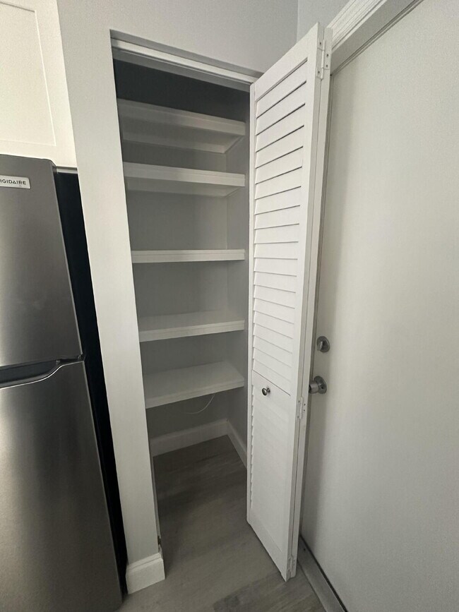 Building Photo - Charming 2-Bed, 2-Bath Retreat in Port Charlotte!