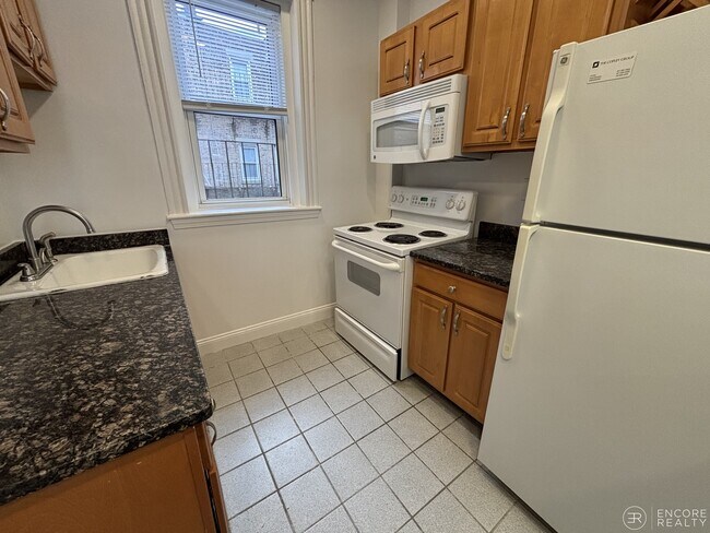 Building Photo - 120 Peterborough St