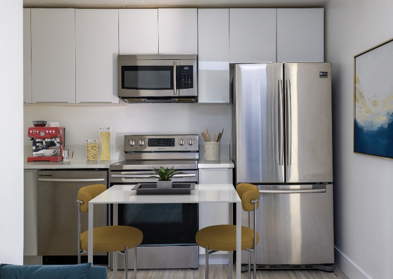 Building Photo - 850 N Van Ness Ave