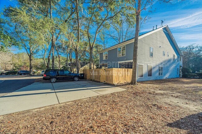 Building Photo - 2843 Sweetleaf Ln