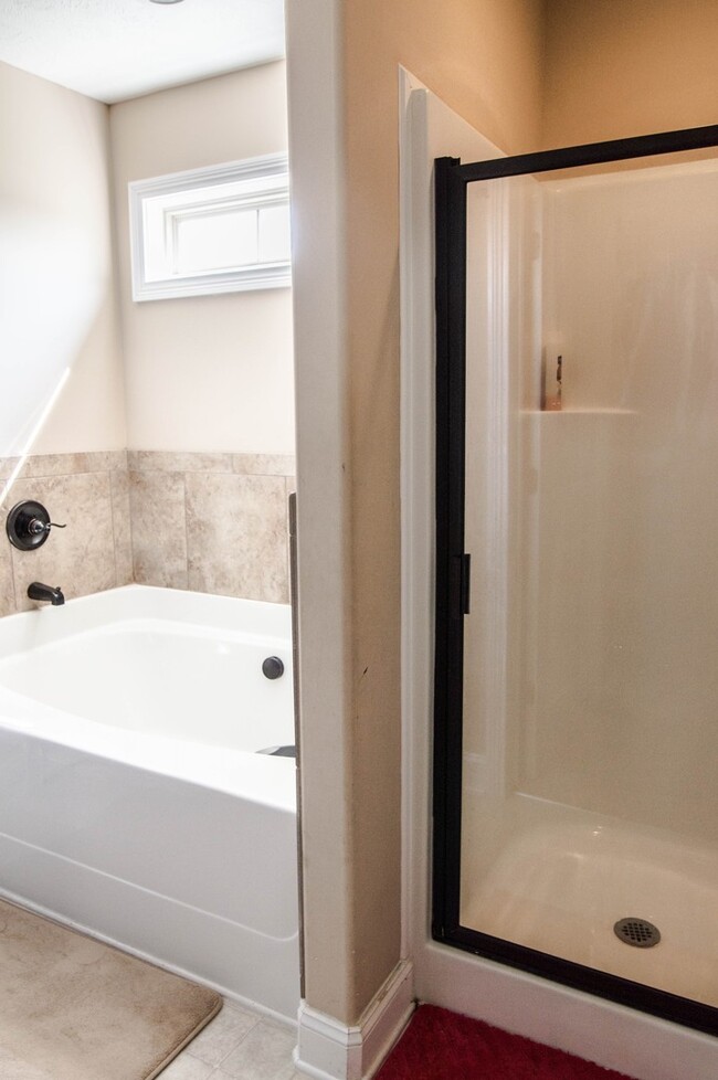 Building Photo - Pet Friendly Three Bedroom!