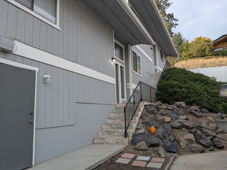 Building Photo - 1406 W Cora Ct