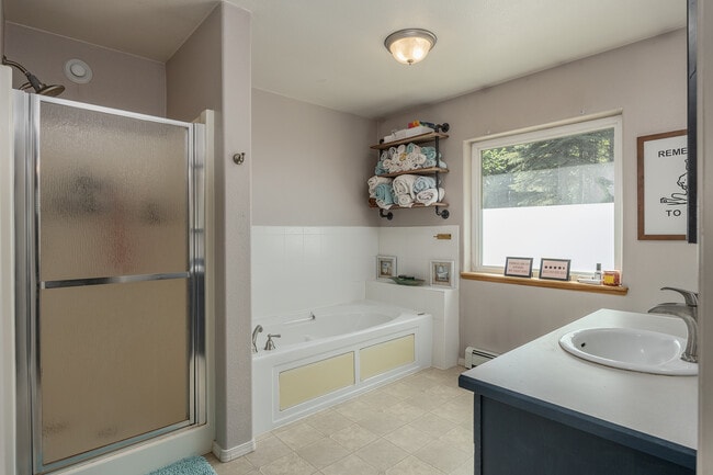 Building Photo - 2331 Blue Sparkle Dr