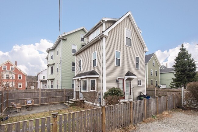Building Photo - 1 Rowen Ct