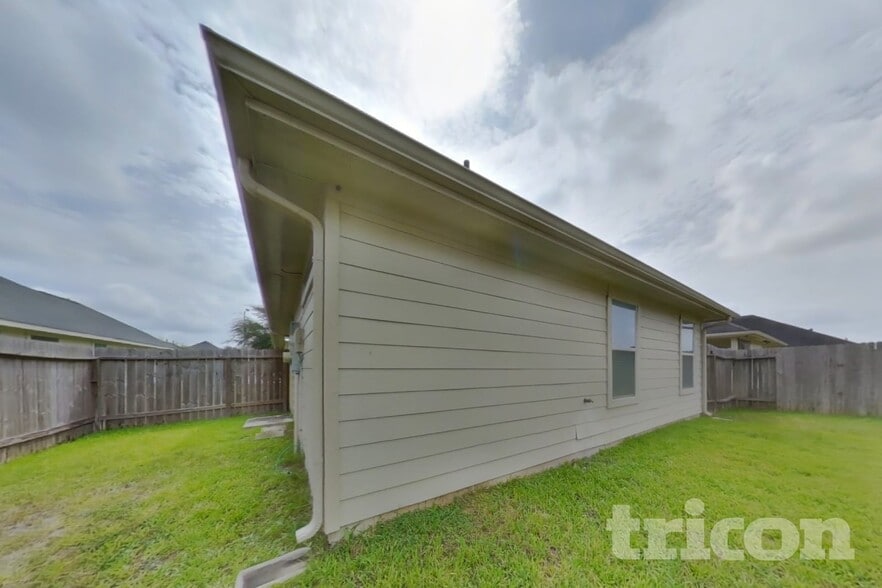 Building Photo - 21427 Wilona Way