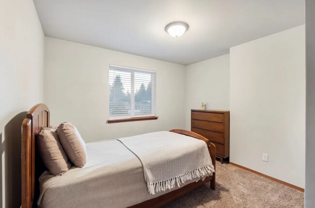 Building Photo - 16522 Mimosa Ct SE