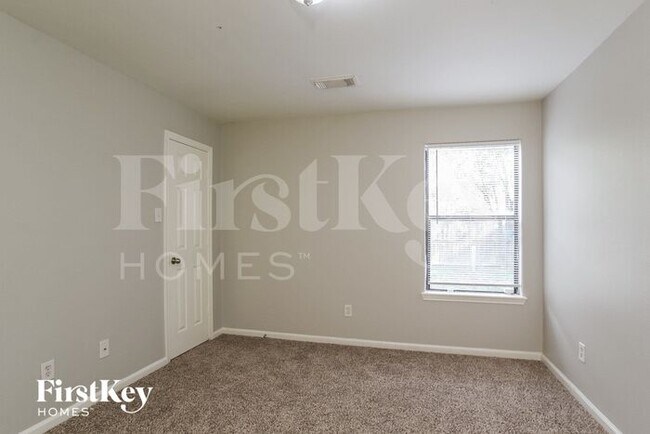 Building Photo - 3007 La Estancia Ln