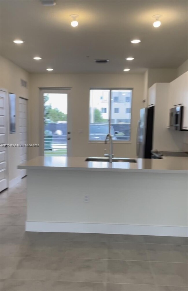 Building Photo - 6455 NW 103rd Pl
