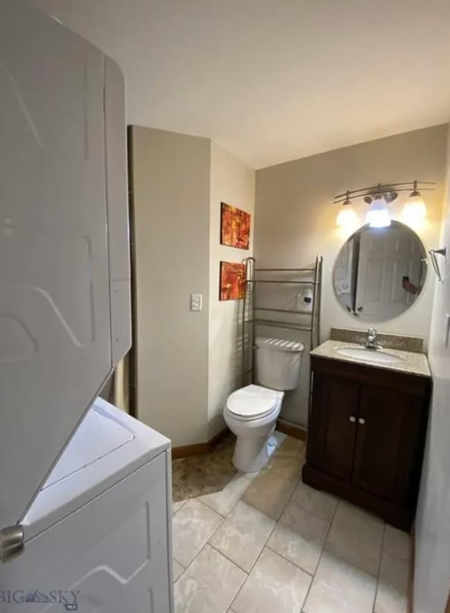 Building Photo - Spacious 4 Bedroom Belgrade Home
