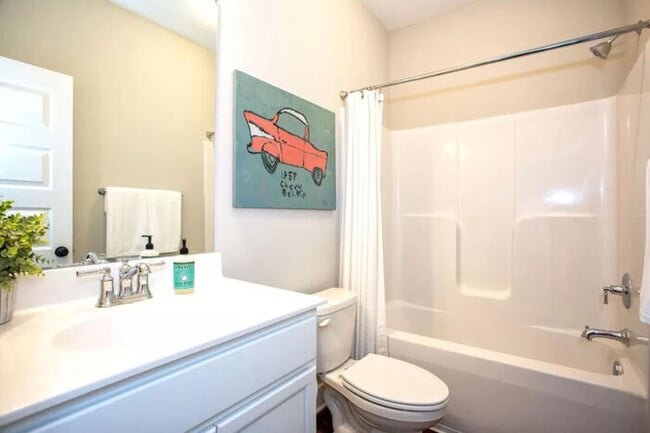 Building Photo - 2029 Weaver Way