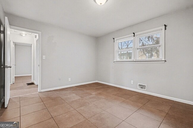 Building Photo - 2874 Cheney St