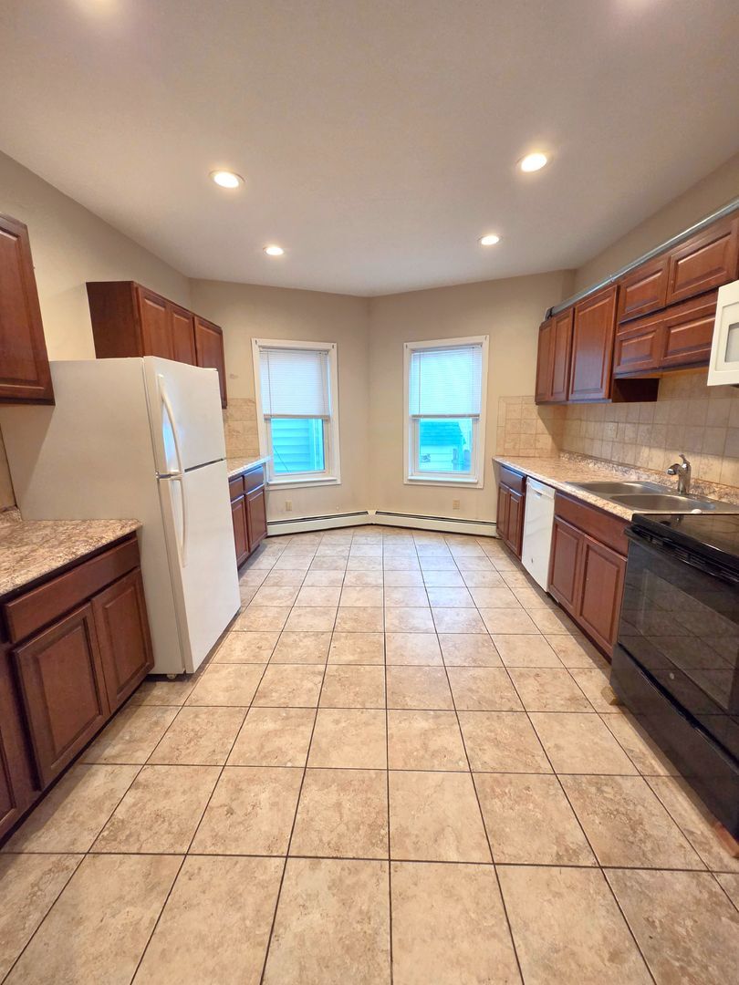 Building Photo - 1336-1340 Cranston Street