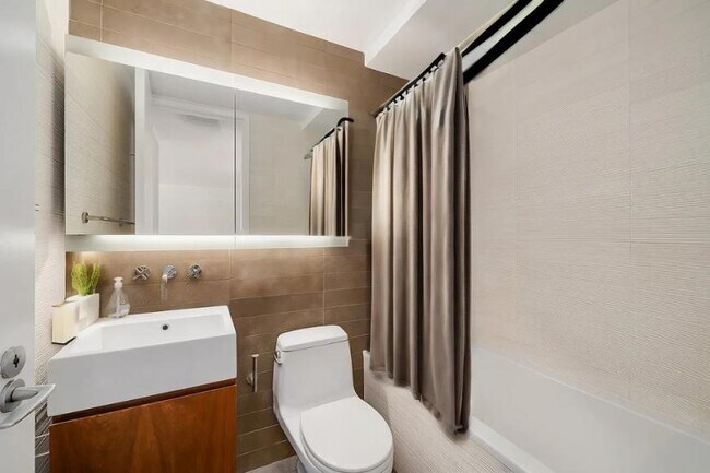 Building Photo - 1 bedroom in New York NY 10021