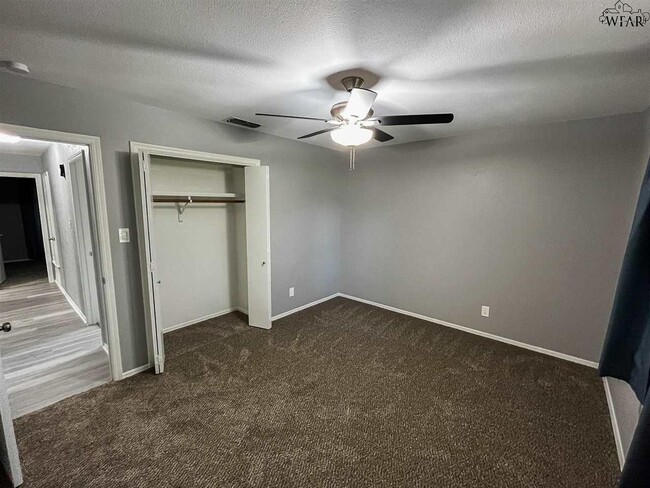 Building Photo - 4624 Trailwood Dr