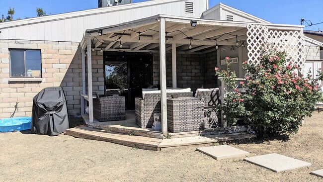 Building Photo - 1514 N Elaine Way