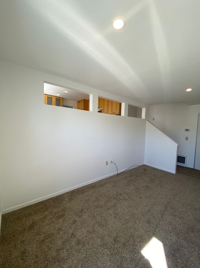 Building Photo - Spacious 2 Bed 2 Bath PG&E & Water Included~
