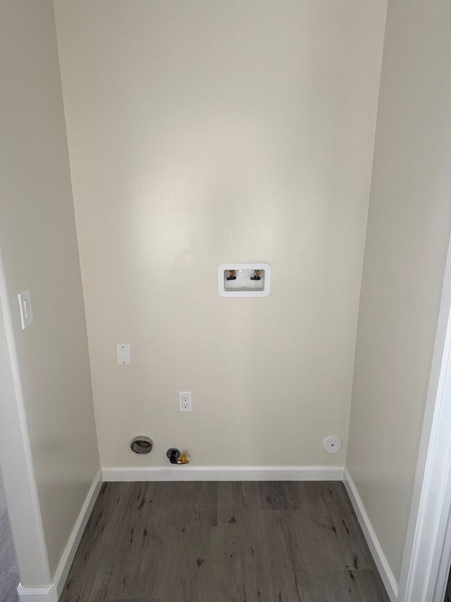 Building Photo - 267 Camp Ln